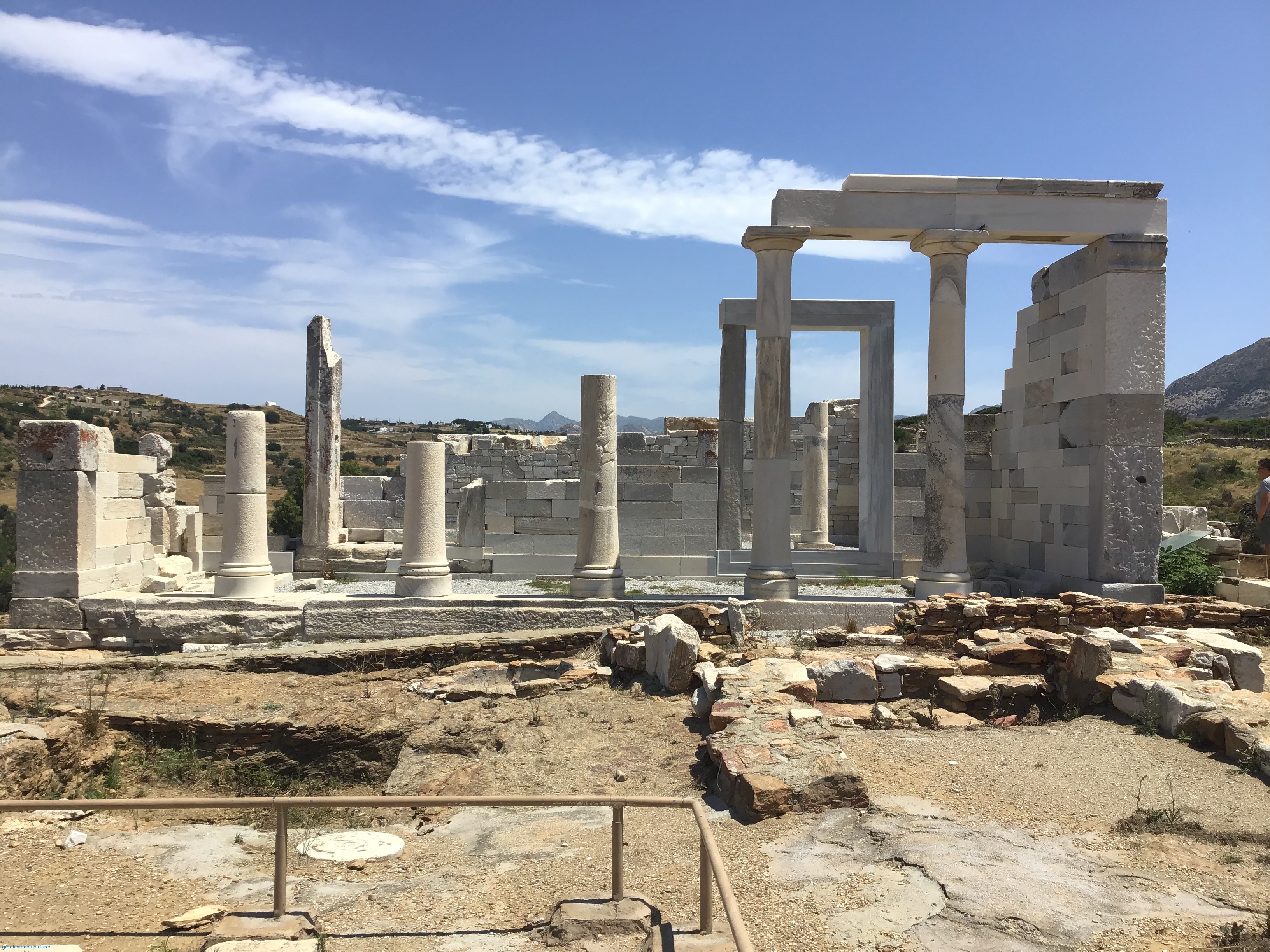 The temple is located in the area of Gyroula, south of the village of Sagri.